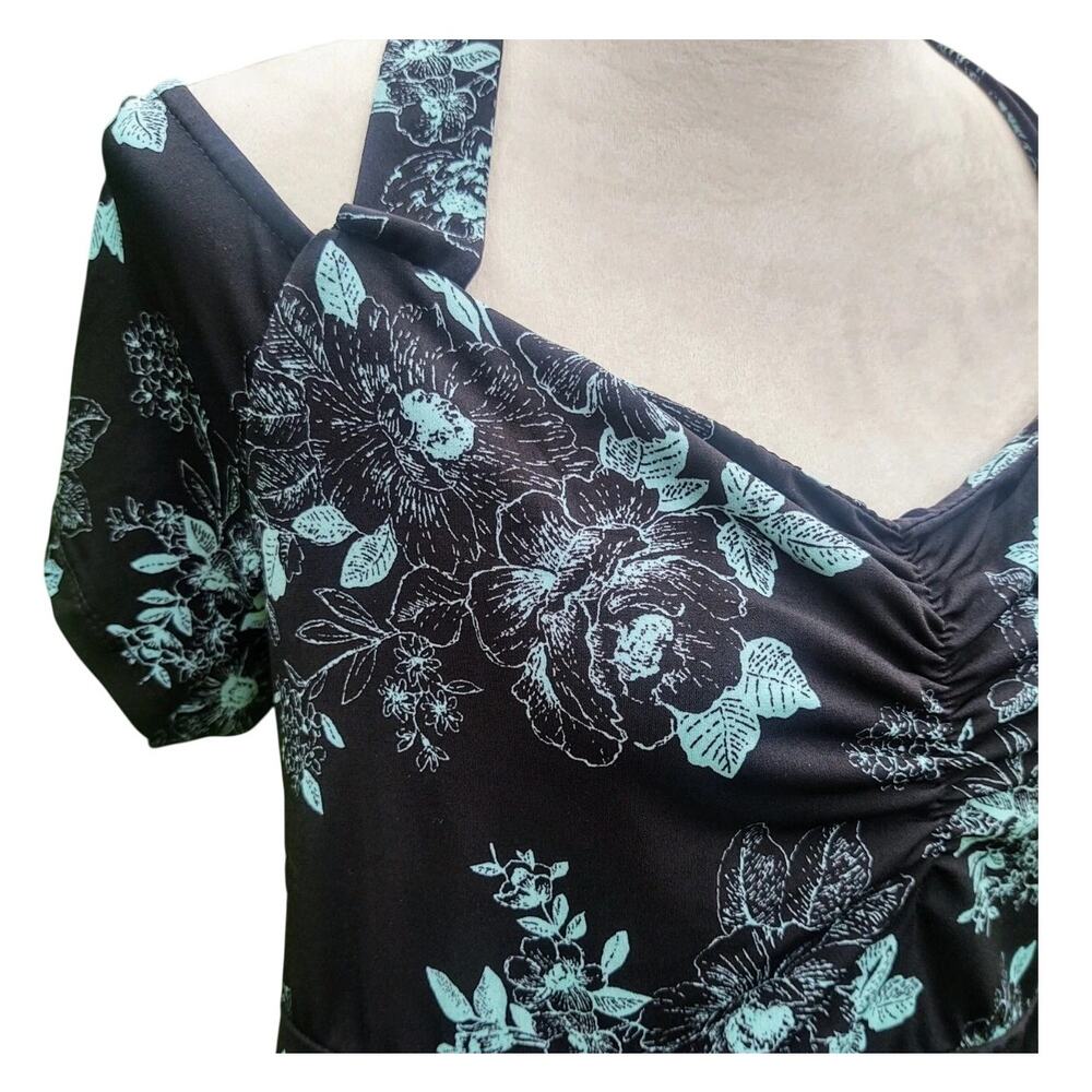 Torrid Women's Black Teal Floral  Whimsigoth Blouse 3 20/22 Cut=Out Back Halter